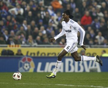 El futbolista togol¨¦s fue presentado de la mano de Jorge Valdano en el Santiago Bernab¨¦u en enero de 2011 en calidad de cedido. Al final de temporada el Real Madrid no hizo efectiva su compra y el delantero volvi¨® al Manchester City.