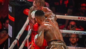 US boxer and influencer Jake Paul (L) and British boxer Anthony Joshua fight in a non-title heavyweight bout at the Kaseya Center in Miami, Florida on December 19, 2025. (Photo by Giorgio VIERA / AFP)