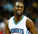 Walker mantiene la racha de los Hornets: 4 triunfos seguidos