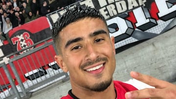 Ajax teenager Unuvar makes history as Barcelona watch on