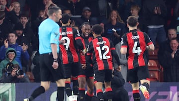 Tyler Adams vence a Antonee Robinson en duelo de estadounidenses