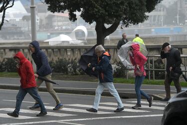 Alerta roja en la costa de A Coruña con olas de hasta diez metros