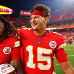 Mahomes y los Chiefs empiezan con el pie derecho su camino al tricampeonato al imponerse a Ravens en el kick off de la NFL