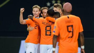 Los jugadores holandeses celebran la victoria ante Estonia.