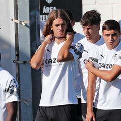 Al Valencia le florecen los centrales