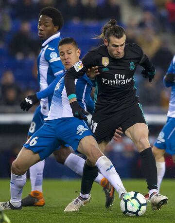 Oscar Duarte y Gareth Bale.