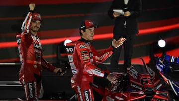 Marc Márquez y Pecco Bagnaia durante la presentación de MotoGP en Tailandia.