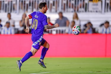 Messi and Cristiano Ronaldo rivalry reignited as both break records on the same day