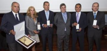 Sergio Scariolo y el Presidente de la Federación Española de Baloncesto, Pepe Sáez junto a otros premiados y Miguel Cardenal.