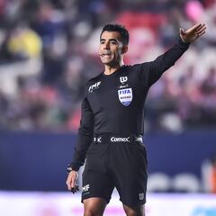 Error del árbitro Adonaí Escobedo al momento de expulsar a Nathan Silva
