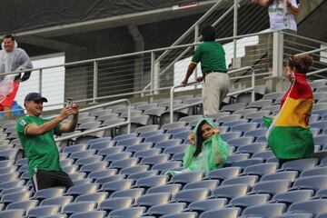 Las aficiones del Panamá-Bolivia en Orlando.