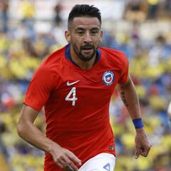 Isla, titular: las dos opciones que maneja Rueda en la defensa