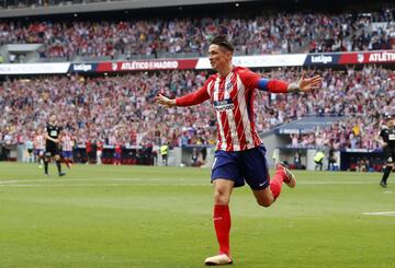 Fernando Torres marca el 1-1.