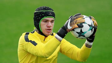 Ederson, portero del Manchester city, de vuelta a los entrenamientos de su equipo.