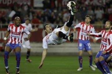 Y otra vez Negredo. En esta ocasión con el Sevilla ante el Sporting de Gijón en marzo de 2011.