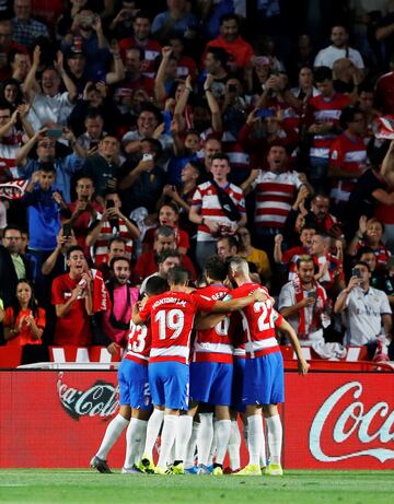 1-0. Azeez celebró el primer gol.