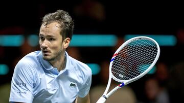 Rotterdam (Netherlands), 05/02/2025.- Daniil Medvedev of Russia in action during his first round match against Mattia Bellucci of Italy at the Rotterdam Open tennis tournament in Rotterdam, Netherlands, 05 February 2025. (Tenis, Italia, Países Bajos; Holanda, Rusia) EFE/EPA/Sander Koning