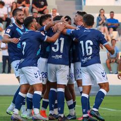 El Tenerife sentencia en la primera parte en Los Cuartos
