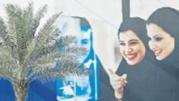 <b>ÚLTIMA ETAPA. </b>El pelotón pasa por delante de un gran anuncio.