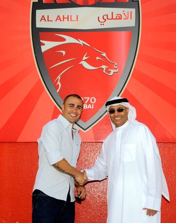 El jugador italiano vistió la camiseta del Al Ahli la temporada 2010-2011.