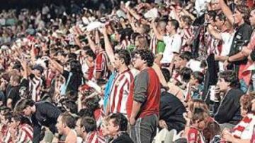 <b>PROTESTA. </b>Los hinchas muestran su descontento con Lamikiz en el último partido ante el Atlético.