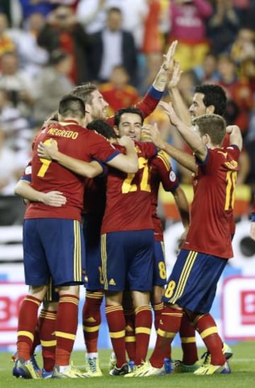 Los jugadores celebran el 2-0 de Juan Mata.