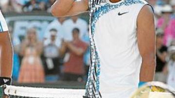 <b>FIN DEL COMBATE. </b>Tsonga inclina la cabeza: ha terminado el combate y el vencedor es... Rafael Nadal.