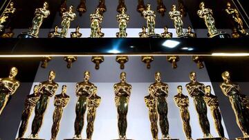 ¿Por qué la estatuilla de los Oscars vale un dólar y qué pasaría si los ganadores quisieran venderla?