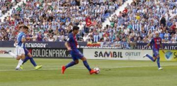 Luis Suárez centra para que Neymar marque el 0-3.