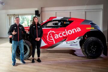 Se confirm¨® en noviembre del a?o pasado, pero Laia tuvo que esperar casi cuatro meses para verse formando pareja en una nueva competici¨®n el¨¦ctrica con Carlos Sainz. El madrile?o eligi¨® a la catalana para su equipo de Extreme E, el Acciona | Sainz XE Team, y ¨¦sta se mostr¨® tan encantada como comprometida por tal privilegio. En su primer d¨ªa en el X-Prix del Desierto en Al Ula (Arabia Saud¨ª), arrancaron muy bien como segundos en la clasificaci¨®n. El domingo se quedaron sin final, pero salieron cuartos de la cita y Laia cumpli¨® en su estreno.
