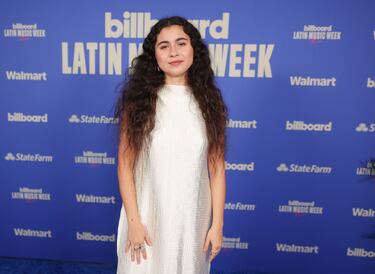 Silvana Estrada posa en la alfombra roja de los Billboard Latin Music Week 2025 celebrados en Miami.