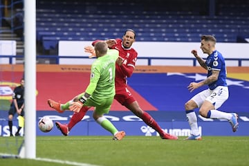 Van Dijk tiene un desgarro de grado tres en su ligamento cruzado anterior, lo cual quiere decir una rotura completa.