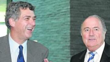 <b>BUENA RELACIÓN. </b>Villar, junto a Blatter, quien se posiciona a favor de la Candidatura Ibérica.