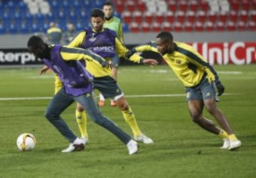 Bailly con el balón. 