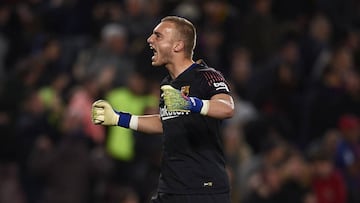 Cillessen: vitoreado en el césped y felicitado en el vestuario