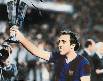 El jugador alicantino jug車 con el Barcelona desde 1970 hasta 1981. El n迆mero '10' lo llev車 en la temporada 78/79.
