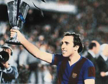 El jugador alicantino jug con el Barcelona desde 1970 hasta 1981. El nmero '10' lo llev en la temporada 78/79.