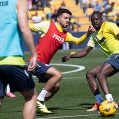 Akhomach devuelve la sonrisa a los entrenamientos