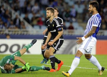 3-0. Skelvik marcó el tercer gol de la Real en propia puerta.