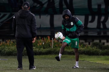 Atlético Nacional derrotó 4-1 a Bucaramanga en el Atanasio Girardot y llegó a cinco puntos en el grupo A. Jefferson Duque marcó doblete.