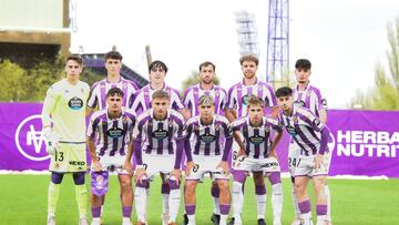 Once inicial del Real Valladolid Promesas ante el Gimn¨¢stica Torrelavega. Segunda RFEF.