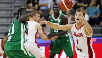 Basketball - FIBA World Cup - First Round - Group H - Canada v Senegal - Dongguan Basketball Center, Dongguan, China - September 5, 2019 Canada&#039;s Kevin Pangos in action with Senegal&#039;s Mouhammad Faye REUTERS/Kim Kyung-Hoon