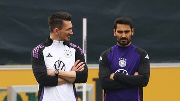 Soccer Football - International Friendly - Germany Training - DFB Campus, Frankfurt, Germany - March 19, 2024 Germany fitness coach Nicklas Dietrich with Ilkay Gundogan during training REUTERS/Kai Pfaffenbach