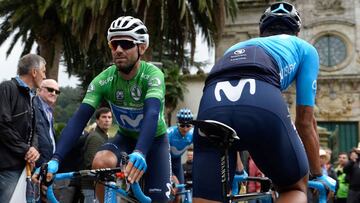 Movistar's Spanish cyclist Alejandro Valverde (L) arrives for the start of the 12th stage of the 73rd edition of "La Vuelta" Tour of Spain cycling race, a 181.1km route from Mondonedo to MaxF1on, on September 6, 2018. (Photo by MIGUEL RIOPA / AFP)