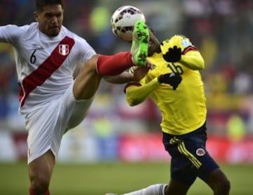 Juan Vargas con Victor Ibarbo.