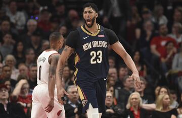 21. Anthony Davis. Igual que otros tres compañeros, Davis se embolsará en la 2018-19 25,43 millones de dólares. La Ceja tiene contrato con los Pelicans hasta la 2021.