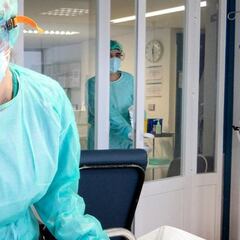 Luego de vacunarse, mujer da a luz a bebé con anticuerpos contra Covid-19 en España