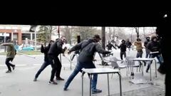 La salvaje pelea entre hinchas del Alavés y del Barça