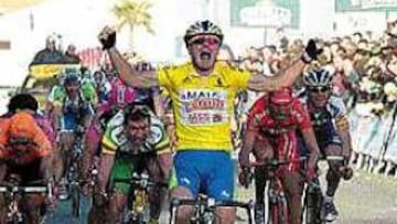 <B>ALARIDO.</b> Ángel Edo rompió su frustración de días anteriores con un gran grito al cruzar la meta.