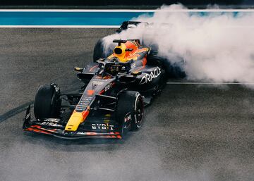 Trompos de Max Verstappen tras la carrera en Yas Marina.